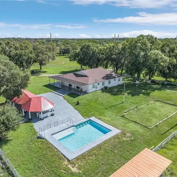 SPRAWLING 40-PLUS-ACRE PROPERTY