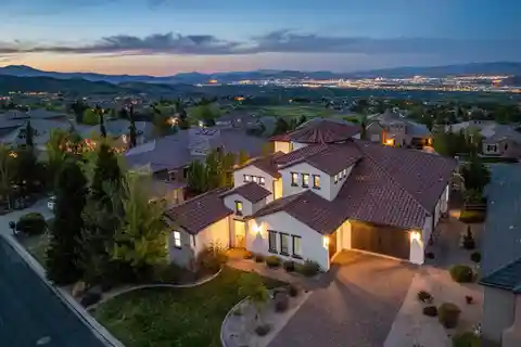 Stunning Luxury Family Home in Prestigious Arrowcreek