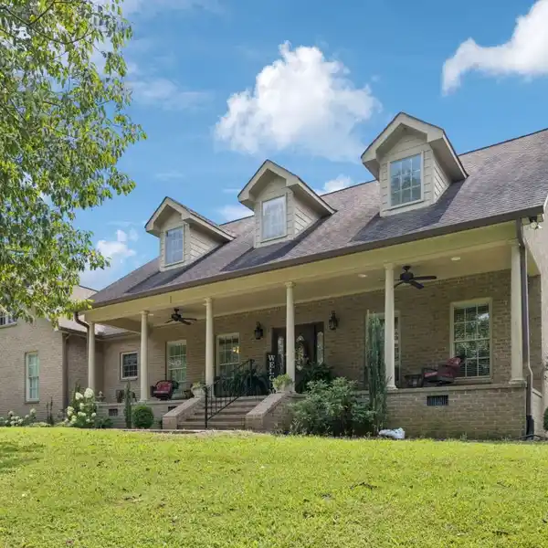 18-ACRE COUNTRY PARADISE