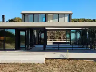 Luxury 5-Bedroom Beachside Living