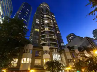 Rare Coal Harbour Sub-penthouse with Spectacular Views