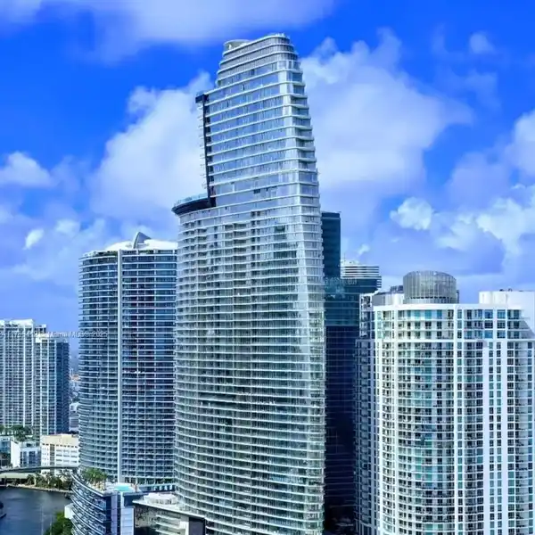 COMFORT AND EXCLUSIVE LIVING AT ASTON MARTIN RESIDENCES