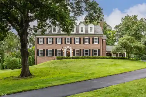 Stunning Crows Nest Estate