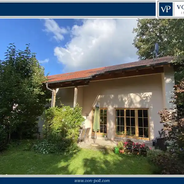 DETACHED HOUSE WITH SPECTACULARLY HIGH ROOF STUDIO
