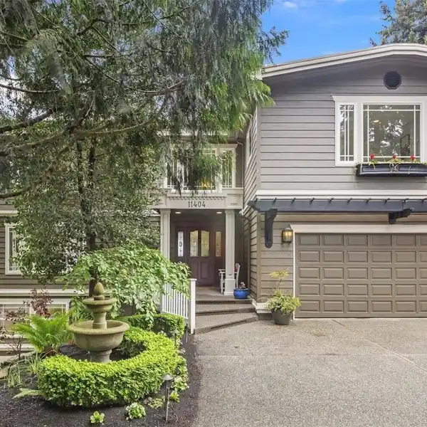 EXQUISITE HOME WITH SOUND AND MOUNTAIN VIEWS