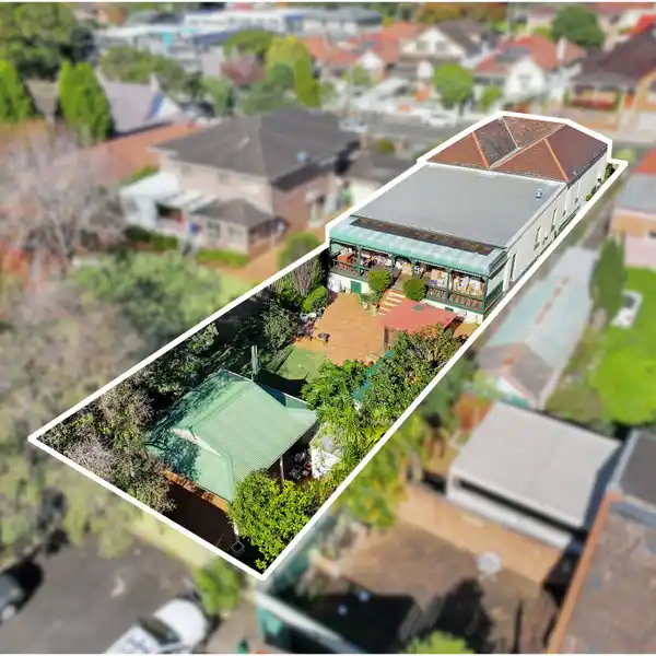 BEAUTIFUL RESIDENCE ON A GENEROUS PARCEL