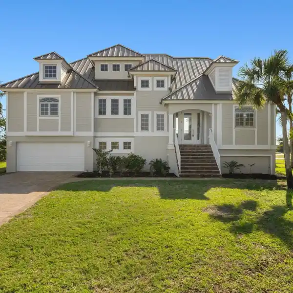 CUSTOM REMODELED POOL HOME