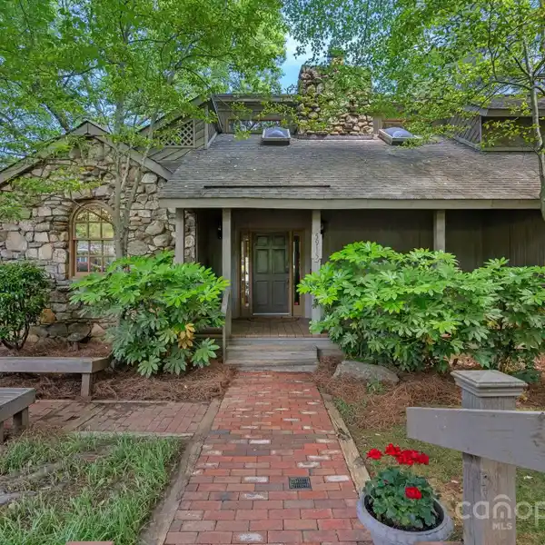 OVER ONE ACRE WITH A PRIVATE LAKE IN MAMMATH OAK