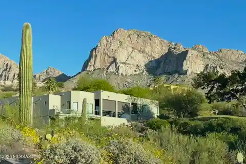 Contemporary Desert Retreat Perched on Quiet Hillside