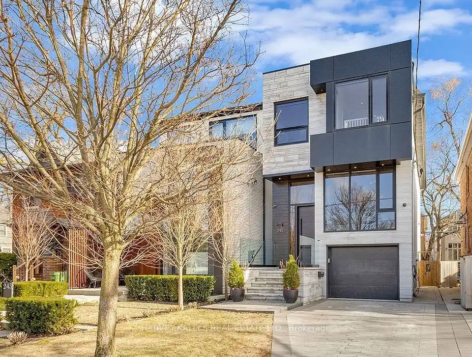 Exquisite Home in Coveted John Wanless