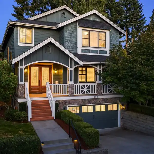 BEAUTIFULLY MAINTAINED HOME IN LAURELHURST