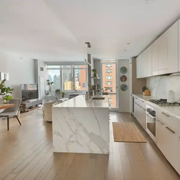GRACIOUS LIGHT-FILLED HOME AT THE HALYCON