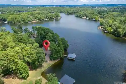 Beautifully Designed Lake Retreat