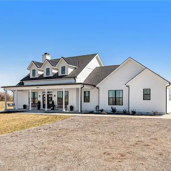 NEW CUSTOM BUILD LOCATED ON 10 ACRES