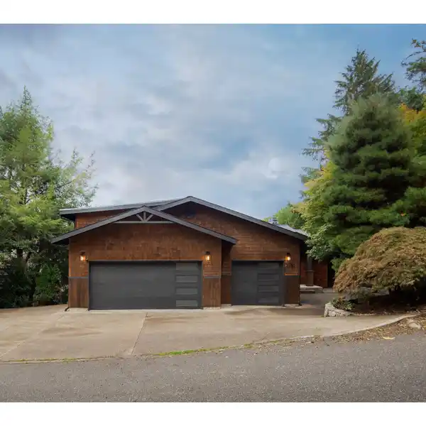 NEWLY REMODELED HOME ABOVE MARQUAM NATURE PARK