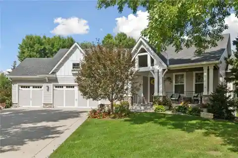 Former Model in Sought-After Minnewashta Landings