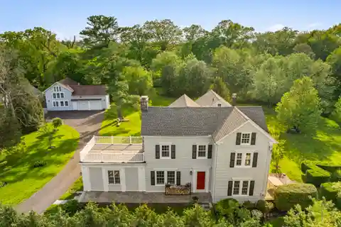 Elegant Farmhouse Retreat with Studio Barn