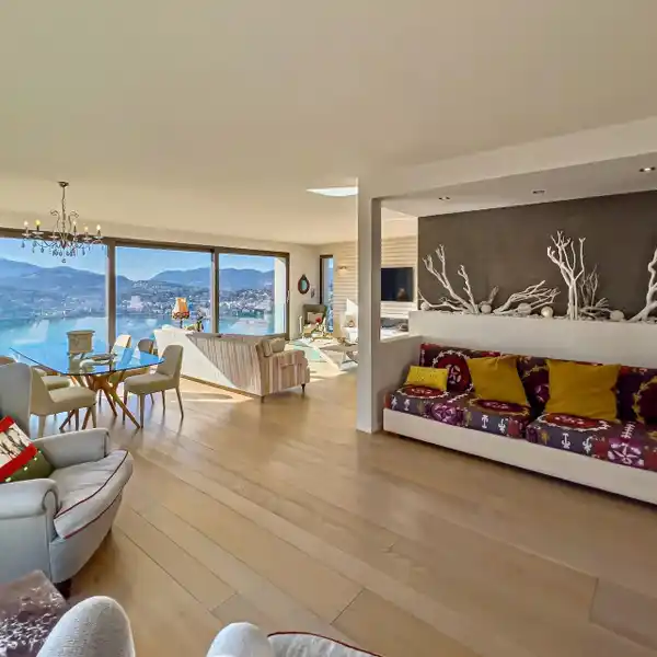 DRAMATIC RESIDENCE WITH BREATHTAKING VIEWS