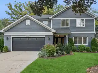 Walk to Parks, Train, and Lakefront Trails