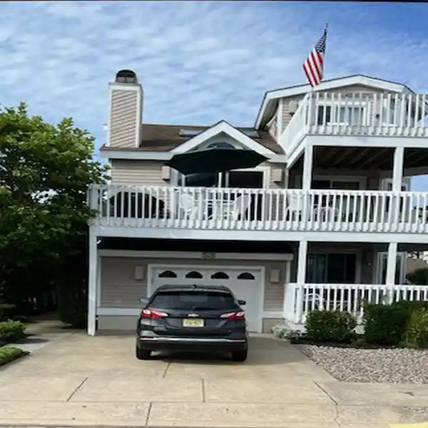 SPACIOUS THREE-STORY HOME THIRD FROM THE BEACH