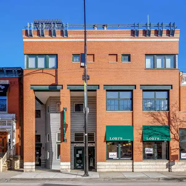 ONE-OF-A-KIND TWO-LEVEL PENTHOUSE