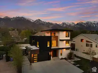 Fresh and Distinctive Modern Home