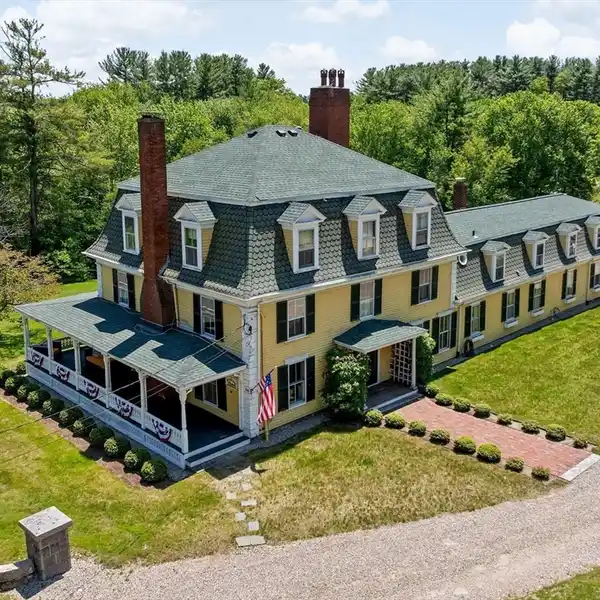 ARCHITECTURAL GRANDEUR MEETS MODERN FARMHOUSE CHARM