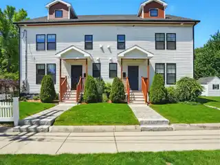Stunning Townhome in Unbeatable Location