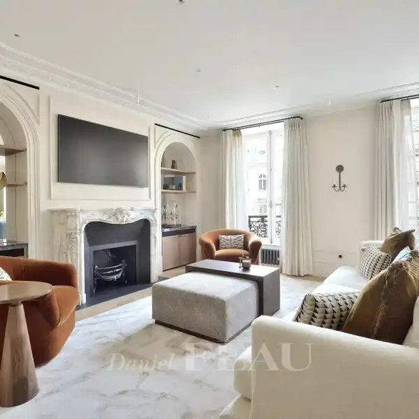 MODERN LUXURY WITH CLASSIC CHARM