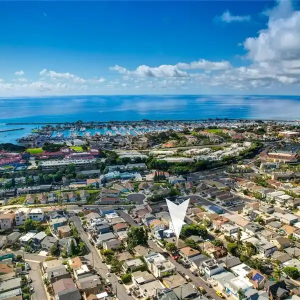 COASTAL ELEGANCE WITH DESIGNER UPGRADES AND ENTERTAINER’S BACKYARD