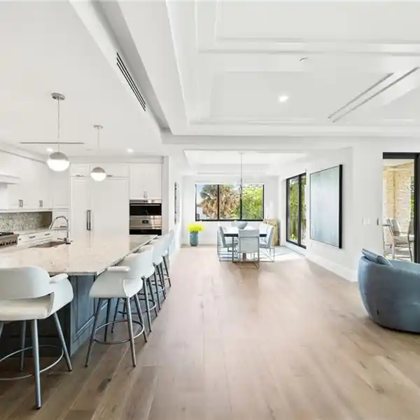 CORNER UNIT WITH LARGE OUTDOOR SPACE