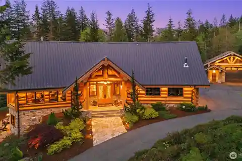 Extraordinary Blend of Luxury and Nature