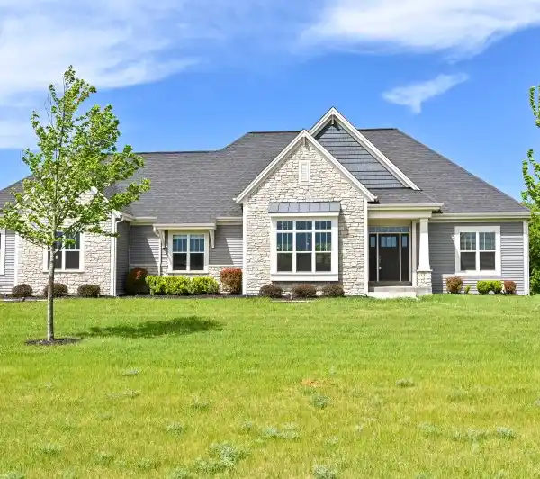 SPRAWLING LUXURY RANCH ON THREE SCENIC ACRES