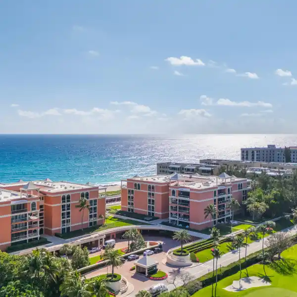 ELEGANT PENTHOUSE OVERLOOKING CITY SKYLINE AND OCEAN