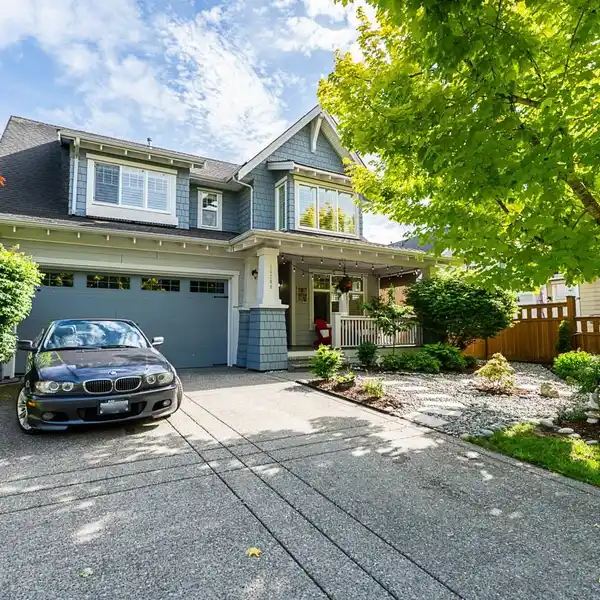 BEAUTIFUL CRAFTSMAN HOME IN DESIRABLE SOUTHPORT