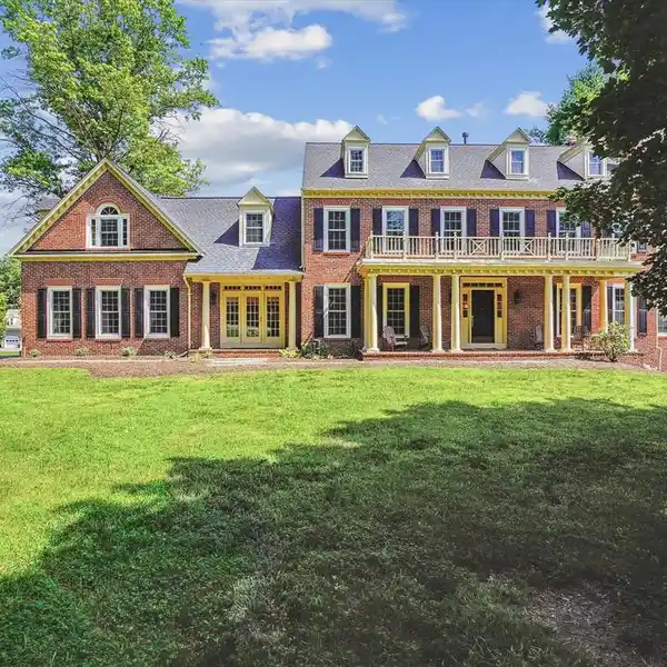 SPACIOUS RETREAT IN A QUAINT COMMUNITY