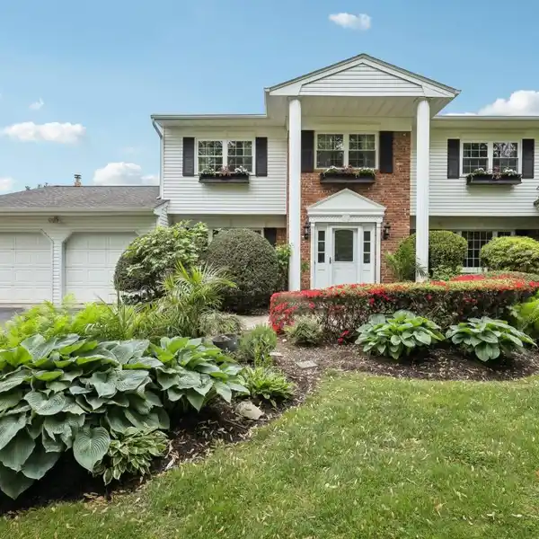 CLASSIC COLONIAL RETREAT WITH LUSH OUTDOOR OASIS