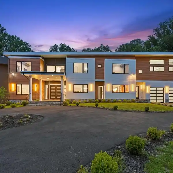 NEW CUSTOM CONTEMPORARY ON 2.2 ACRES