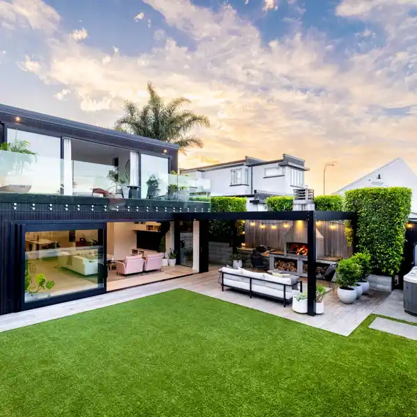 CONTEMPORARY WESTMERE HAVEN WITH PRIVATE OUTDOOR RETREAT