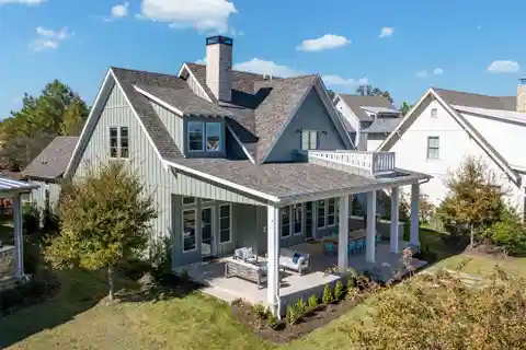 Lakefront Elegance with Resort-Style Amenities