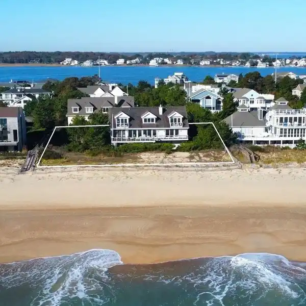 OCEANFRONT ELEGANCE WITH PANORAMIC VIEWS