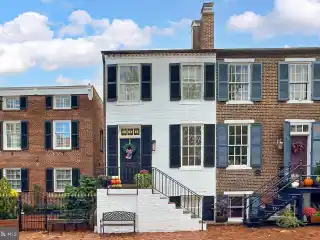 Charming Old Town Townhouse with Modern Renovations