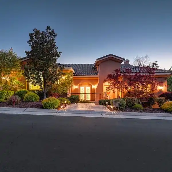 LUXURY LIVING IN GATED WHITNEY OAKS