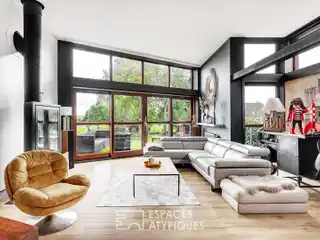 Architect-Designed House in a Private Environment