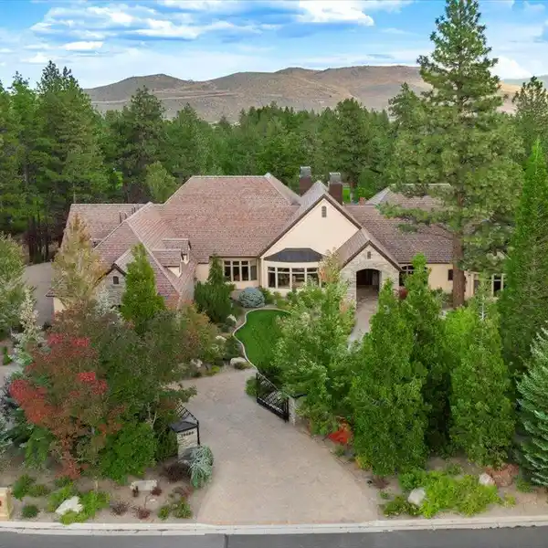 TIMELESS ESTATE OF UNMATCHED ELEGANCE AND PRIVACY