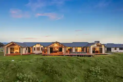 Nearly New Elevated Elegance Plus Separate Dwelling