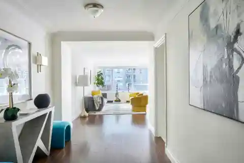 Sophisticated Sunlit Home in Manhattan House