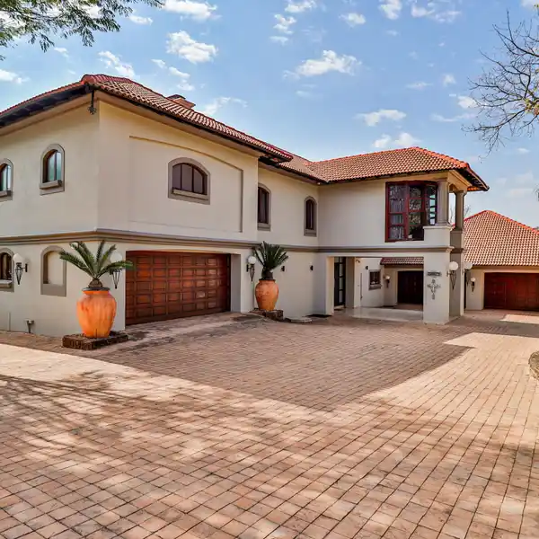 FOUR BEDROOM HOUSE FOR SALE IN MIDSTREAM ESTATE