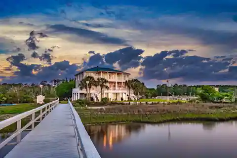 Boater's Paradise on Nearly Five Acres