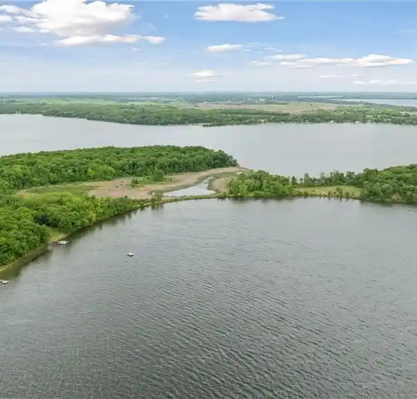 PRIVATE OASIS ON CLITHERALL LAKE